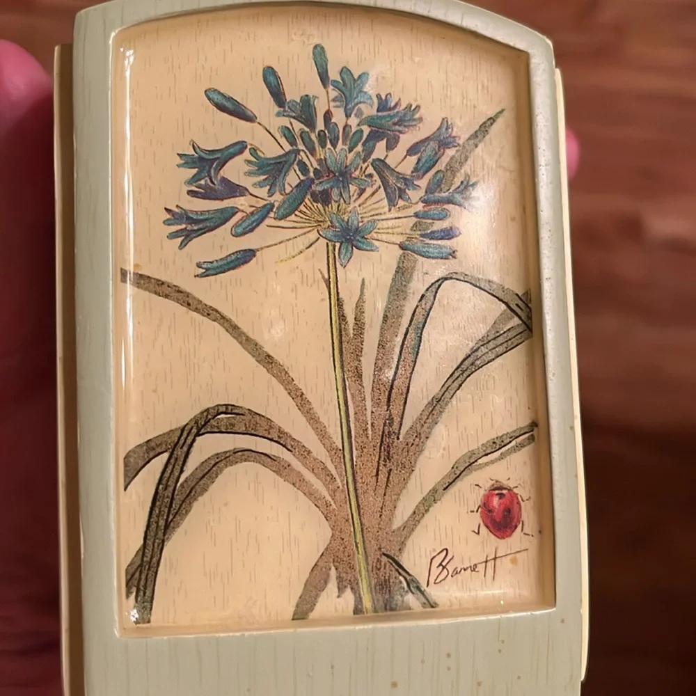 Lotion Bath soap dispenser art in motion nature’s curiosities plant flowers EUC